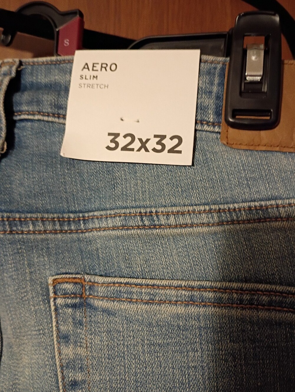 32x32 Distressed Slim Stretch Jeans - Picture 4 of 6